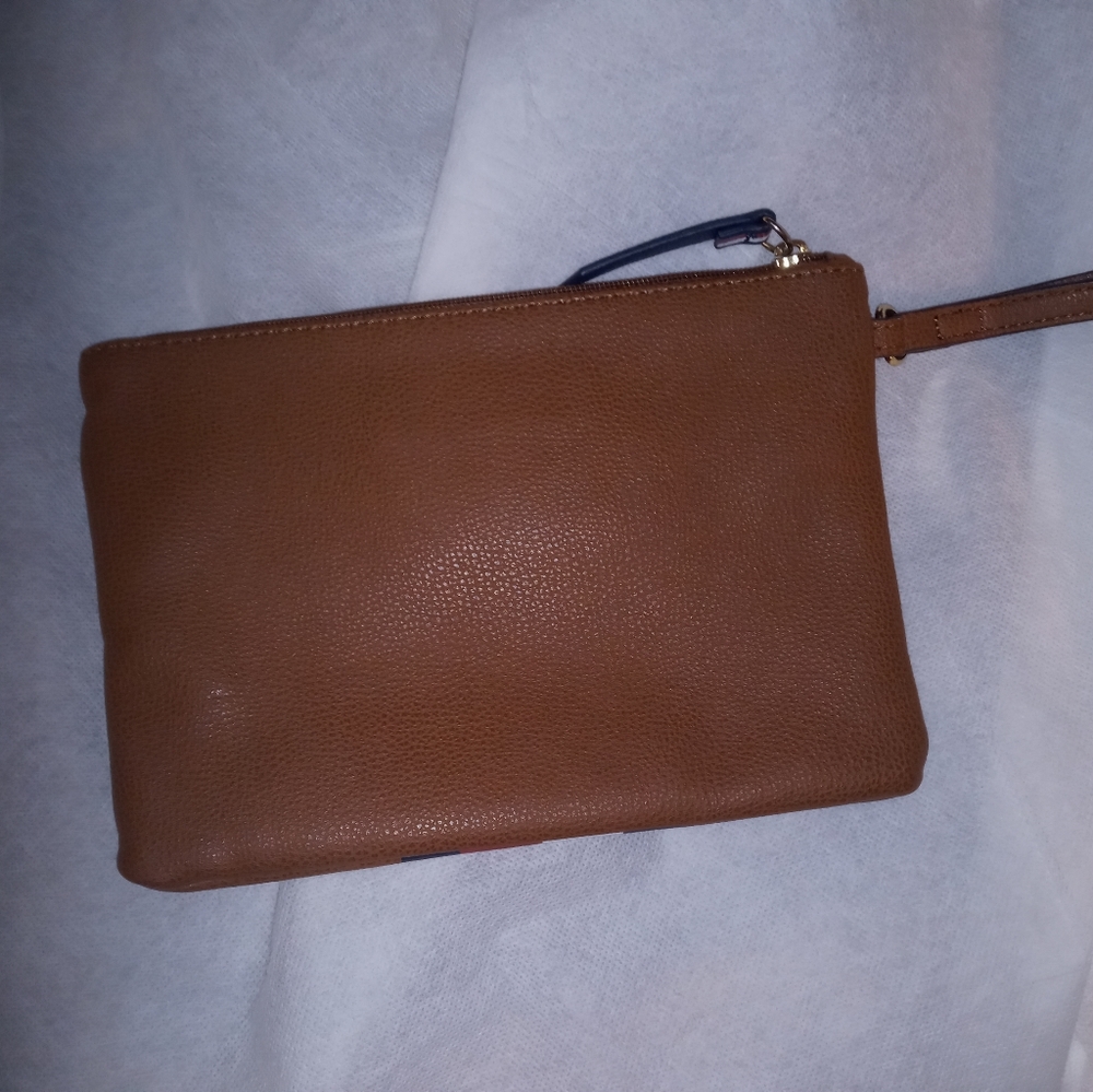 Tommy Hilfiger - Picture 4 of 4